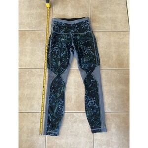 lululemon High-Rise Crop 33"‎ Size 4 Blue/Grey/Black Camo Print